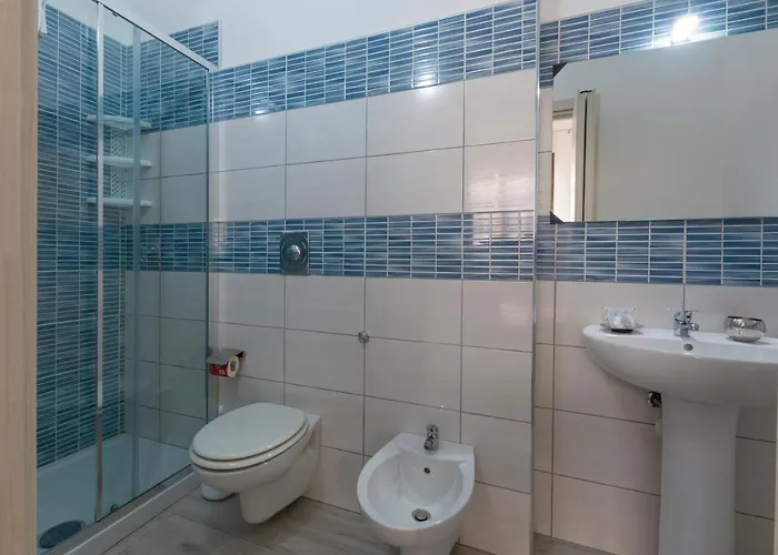 לינה וארוחת בוקר Le Cale 3*